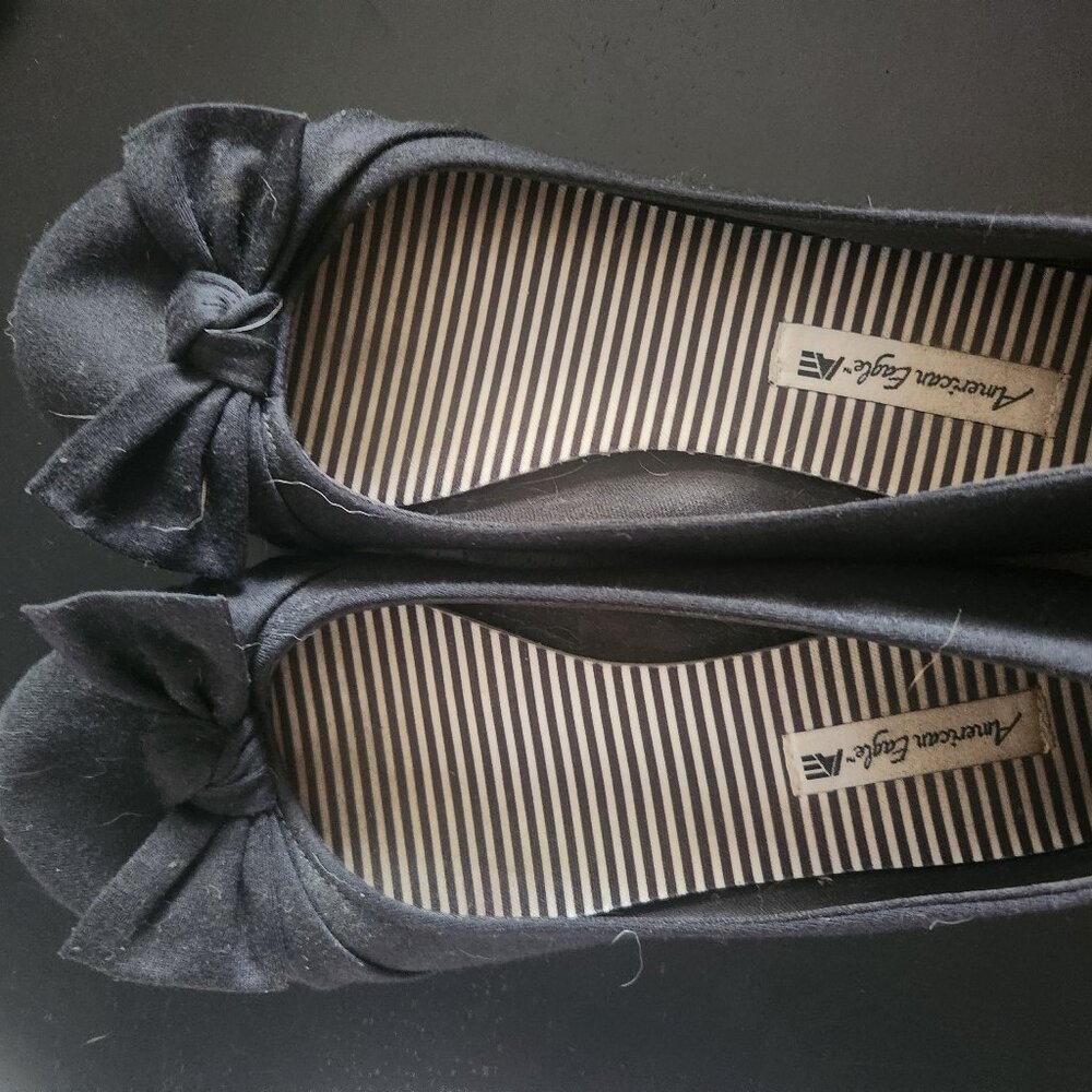 American eagle black slip on